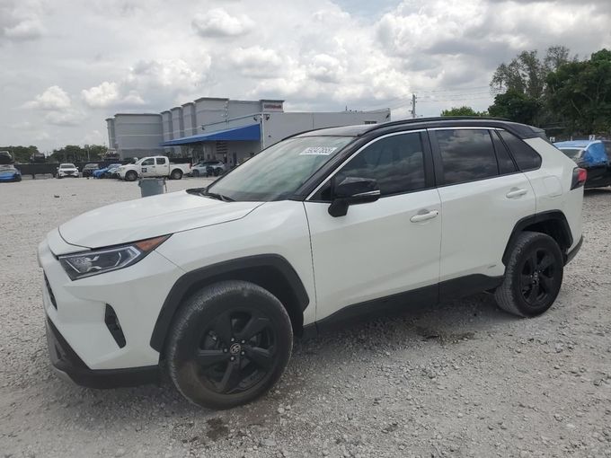 Used Toyota RAV4 V (XA50), 2.5 l, 2021 in Abu Dhabi by Drive Time Motors, White color. American Specs | AUTO.AE