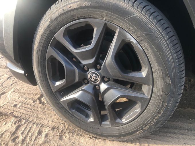 Подержанный Toyota RAV4 V (XA50), 2.5 л, 2022 в Аджмане Серый цвет. GCC | AUTO.AE