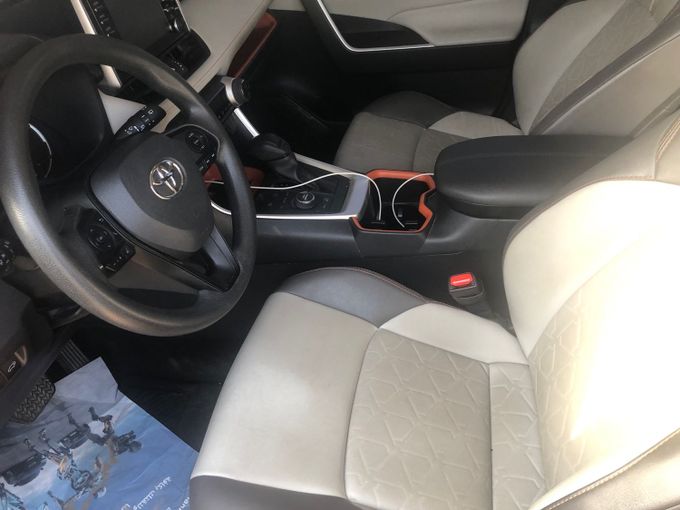 Подержанный Toyota RAV4 V (XA50), 2.5 л, 2022 в Аджмане Серый цвет. GCC | AUTO.AE