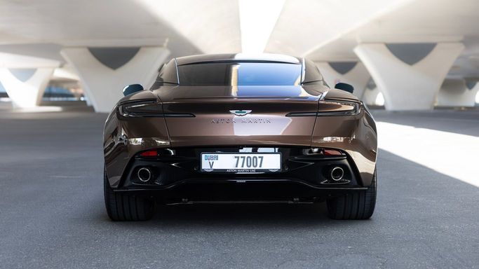 Aston Martin DB12, 2023 купе спорт класса в Дубае от AVA car rental бежевый цвет | AUTO.AE
