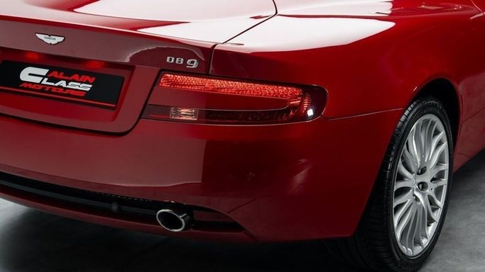 Подержанный Aston Martin DB9 I Рестайлинг, 5.9 л, 2009 в Дубае от Al Ain Class Motors Красный цвет. GCC | AUTO.AE