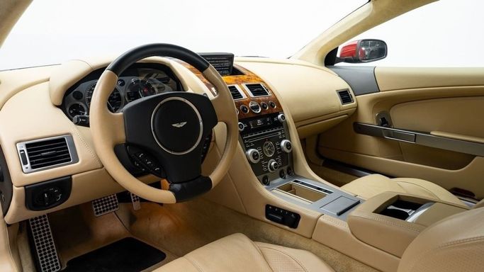 Подержанный Aston Martin DB9 I Рестайлинг, 5.9 л, 2009 в Дубае от Al Ain Class Motors Красный цвет. GCC | AUTO.AE
