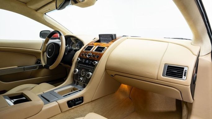 Подержанный Aston Martin DB9 I Рестайлинг, 5.9 л, 2009 в Дубае от Al Ain Class Motors Красный цвет. GCC | AUTO.AE