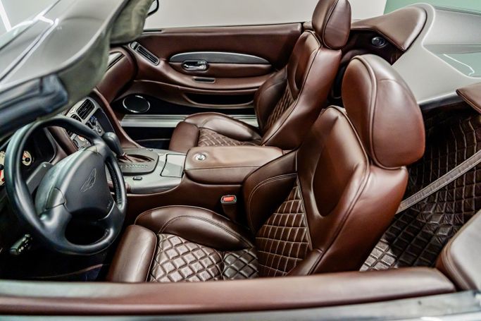 Новый Aston Martin DB AR1, 5.9 л, 2003 в Дубае Бежевый цвет. Европейская | AUTO.AE