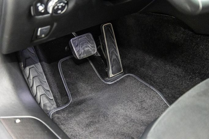 Подержанный Aston Martin DBS Volante III, 5.2 л, 2019 в Дубае от PUPIL OF FATE MOTORS Черный цвет. GCC | AUTO.AE