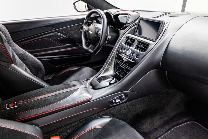 Подержанный Aston Martin DBS Volante III, 5.2 л, 2019 в Дубае от PUPIL OF FATE MOTORS Черный цвет. GCC | AUTO.AE