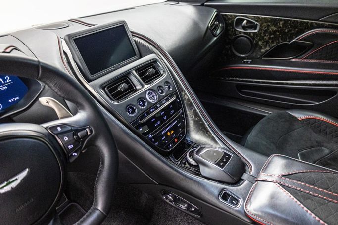 Подержанный Aston Martin DBS Volante III, 5.2 л, 2019 в Дубае от PUPIL OF FATE MOTORS Черный цвет. GCC | AUTO.AE