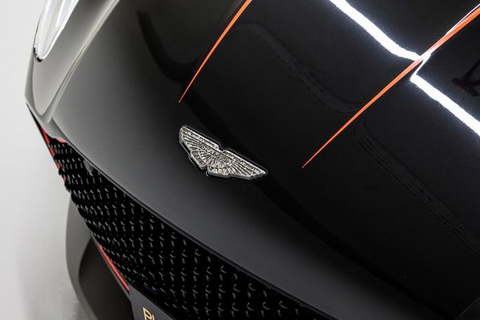 Подержанный Aston Martin DBS Volante III, 5.2 л, 2019 в Дубае от PUPIL OF FATE MOTORS Черный цвет. GCC | AUTO.AE