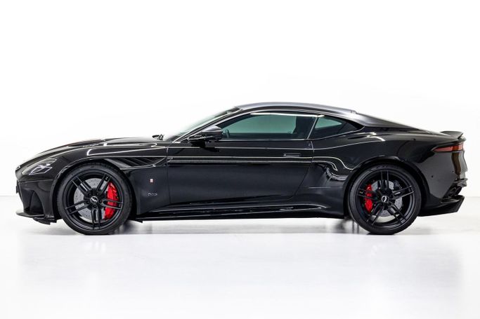 Подержанный Aston Martin DBS Volante III, 5.2 л, 2019 в Дубае от PUPIL OF FATE MOTORS Черный цвет. GCC | AUTO.AE