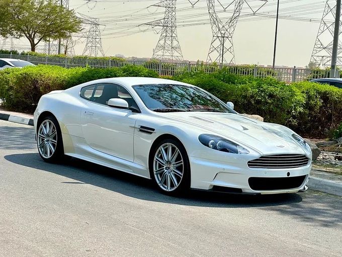 Подержанный Aston Martin DBS II, 5.9 л, 2009 в Дубае от Formula Motors Белый цвет. GCC | AUTO.AE