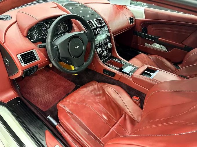 Подержанный Aston Martin DBS II, 5.9 л, 2009 в Дубае от Formula Motors Белый цвет. GCC | AUTO.AE