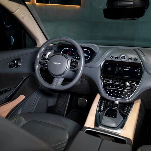 Aston Martin DBX I, 2022 внедорожник 5 дв. спорт класса в Дубае от DEIZ черный цвет | AUTO.AE
