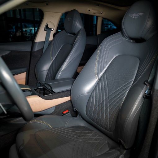 Aston Martin DBX I, 2022 внедорожник 5 дв. спорт класса в Дубае от DEIZ черный цвет | AUTO.AE