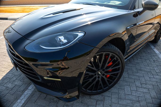 Aston Martin DBX DBX707 I, 2023 внедорожник 5 дв. спорт класса в Дубае от POF RENTAL черный цвет | AUTO.AE