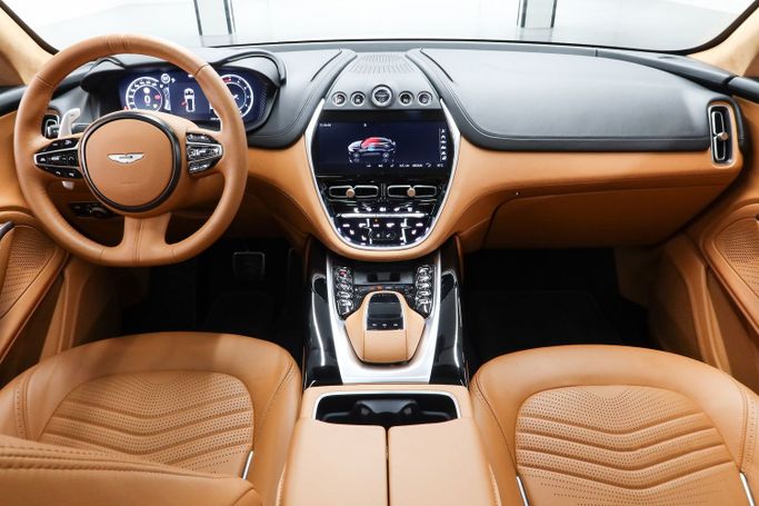 Подержанный Aston Martin DBX I, 4.0 л, 2021 в Дубае от PUPIL OF FATE MOTORS Черный цвет. GCC | AUTO.AE