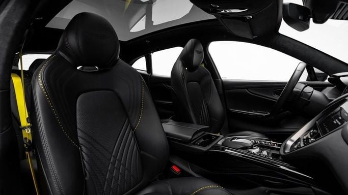 Подержанный Aston Martin DBX I, 4.0 л, 2021 в Дубае от Al Ain Class Motors Черный цвет. GCC | AUTO.AE