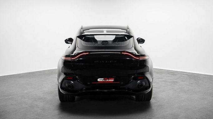 Подержанный Aston Martin DBX I, 4.0 л, 2021 в Дубае от Al Ain Class Motors Черный цвет. GCC | AUTO.AE