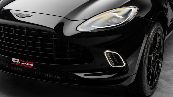 Подержанный Aston Martin DBX I, 4.0 л, 2021 в Дубае от Al Ain Class Motors Черный цвет. GCC | AUTO.AE