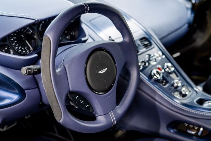 جديدة Aston Martin One-77, 7.3 l, 2011 في في دبي، اللون فضي. المواصفات الأوروبية | AUTO.AE