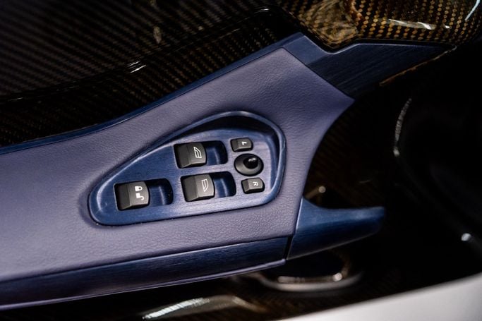 جديدة Aston Martin One-77, 7.3 l, 2011 في في دبي، اللون فضي. المواصفات الأوروبية | AUTO.AE