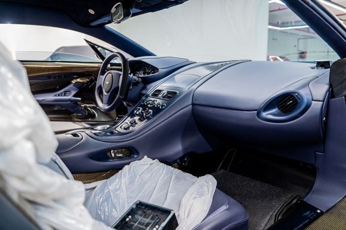 جديدة Aston Martin One-77, 7.3 l, 2011 في في دبي، اللون فضي. المواصفات الأوروبية | AUTO.AE