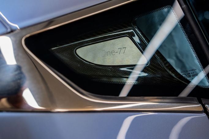 جديدة Aston Martin One-77, 7.3 l, 2011 في في دبي، اللون فضي. المواصفات الأوروبية | AUTO.AE