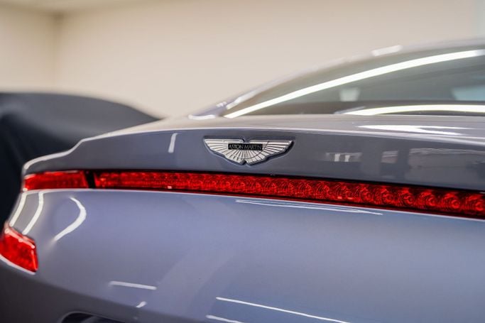 جديدة Aston Martin One-77, 7.3 l, 2011 في في دبي، اللون فضي. المواصفات الأوروبية | AUTO.AE