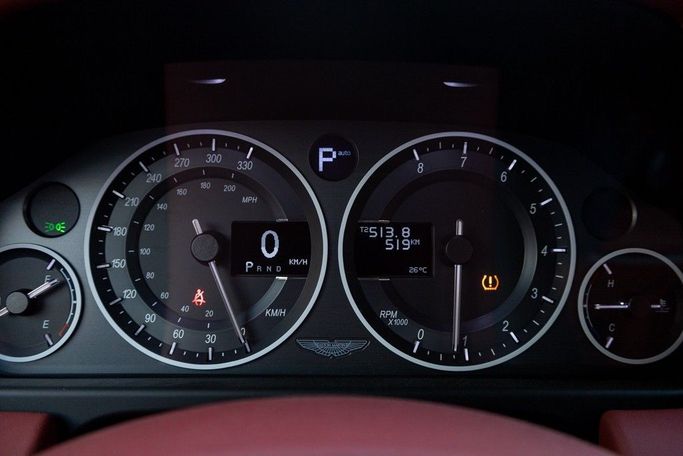 Подержанный Aston Martin Rapide I (S), 5.9 л, 2014 в Дубае от Linda Cars Белый цвет. GCC | AUTO.AE