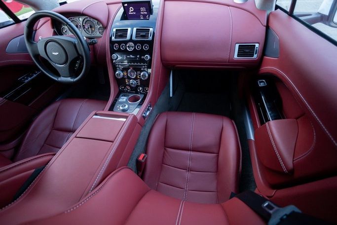 Подержанный Aston Martin Rapide I (S), 5.9 л, 2014 в Дубае от Linda Cars Белый цвет. GCC | AUTO.AE