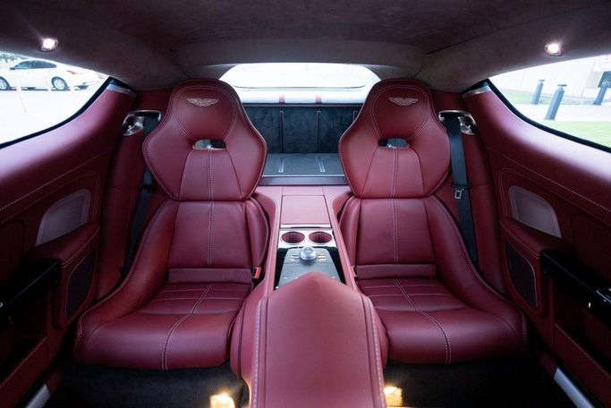 Подержанный Aston Martin Rapide I (S), 5.9 л, 2014 в Дубае от Linda Cars Белый цвет. GCC | AUTO.AE