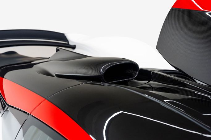 Подержанный Aston Martin Valkyrie, 6.5 л, 2022 в Дубае от PUPIL OF FATE MOTORS Белый цвет. GCC | AUTO.AE