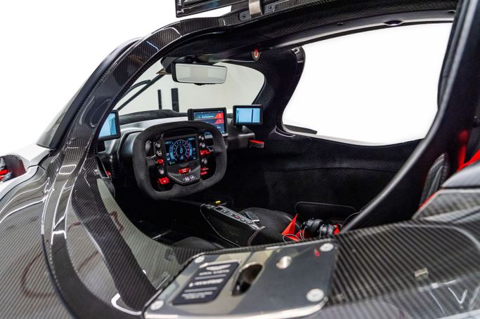Подержанный Aston Martin Valkyrie, 6.5 л, 2022 в Дубае от PUPIL OF FATE MOTORS Белый цвет. GCC | AUTO.AE