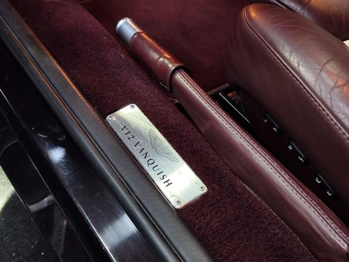 Подержанный Aston Martin Vanquish S I, 5.9 л, 2005 в Дубае от STAR COLLECTION LLC Коричневый цвет. GCC | AUTO.AE