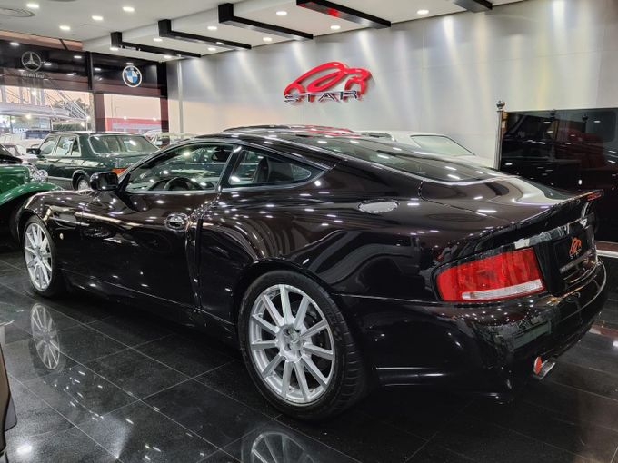 Подержанный Aston Martin Vanquish S I, 5.9 л, 2005 в Дубае от STAR COLLECTION LLC Коричневый цвет. GCC | AUTO.AE