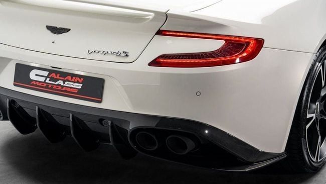 Used Aston Martin Vanquish S II, 5.9 l, 2018 in Dubai by Al Ain Class Motors, White color. GCC Specs | AUTO.AE
