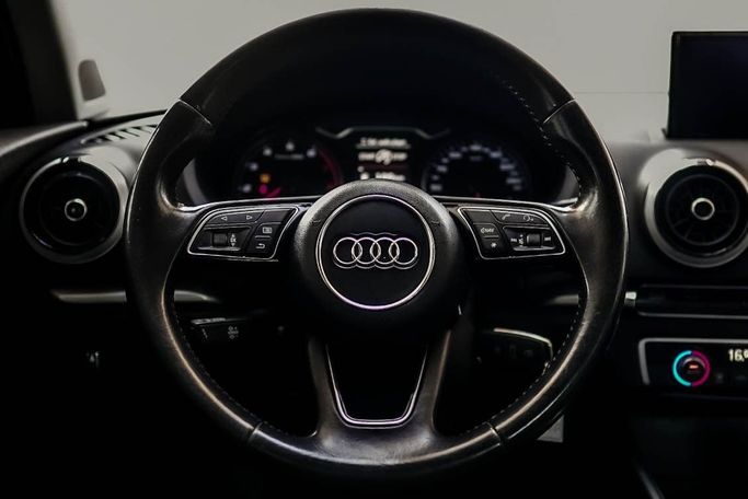 Подержанный Audi A3 III (8V) Рестайлинг, 999 л, 2017 в Дубае от Linda Cars Коричневый цвет. GCC | AUTO.AE