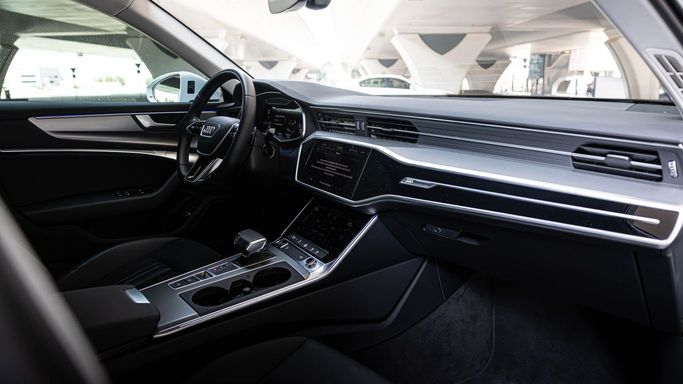 Audi A6 45 TFSI V (C8), 2021 седан стандарт класса в Дубае от AVA car rental белый цвет | AUTO.AE