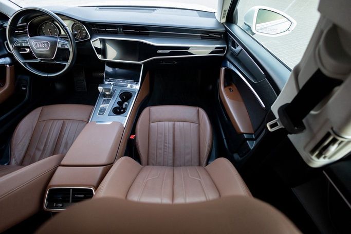 Подержанный Audi A6 40 TFSI V (C8), 2.0 л, 2022 в Дубае от Linda Cars Белый цвет. GCC | AUTO.AE