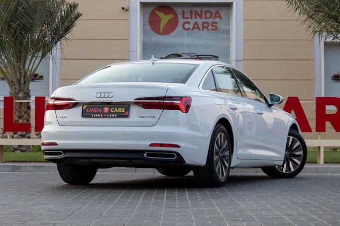 Подержанный Audi A6 40 TFSI V (C8), 2.0 л, 2022 в Дубае от Linda Cars Белый цвет. GCC | AUTO.AE