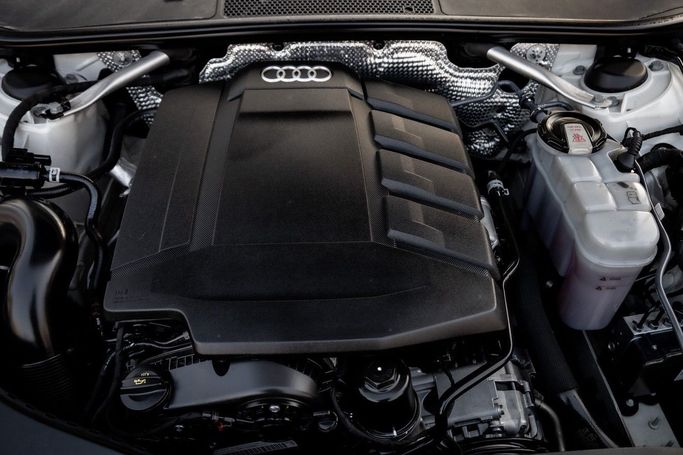 Подержанный Audi A6 40 TFSI V (C8), 2.0 л, 2022 в Дубае от Linda Cars Белый цвет. GCC | AUTO.AE