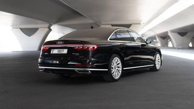 Audi A8 55 TFSI IV (D5), 2021 седан бизнес класса в Дубае от AVA car rental черный цвет | AUTO.AE