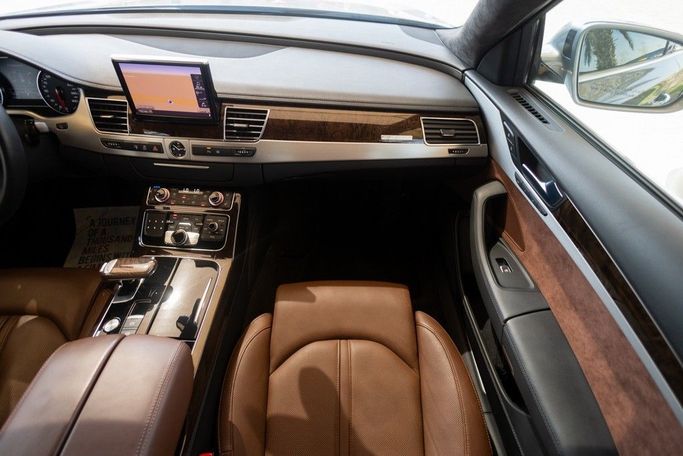 Подержанный Audi A8 III (D4), 4.2 л, 2011 в Дубае от Linda Cars Серый цвет. GCC | AUTO.AE