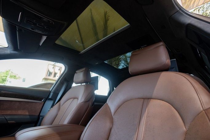 Подержанный Audi A8 III (D4), 4.2 л, 2011 в Дубае от Linda Cars Серый цвет. GCC | AUTO.AE