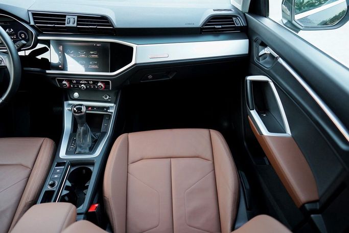 Подержанный Audi Q3 35 TFSI II (F3), 1.4 л, 2020 в Дубае от Linda Cars Черный цвет. GCC | AUTO.AE