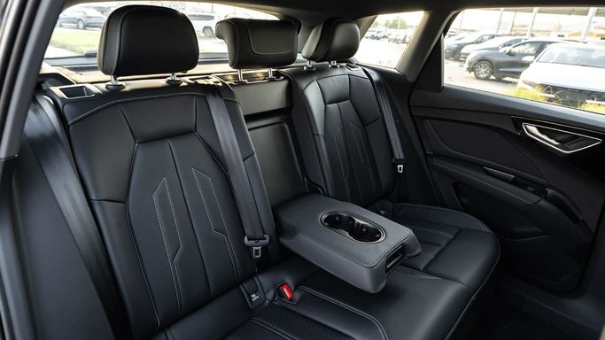 Новый Audi Q4 e-tron 40, 2021 в Дубае от Altass Motors Синий цвет. Other | AUTO.AE