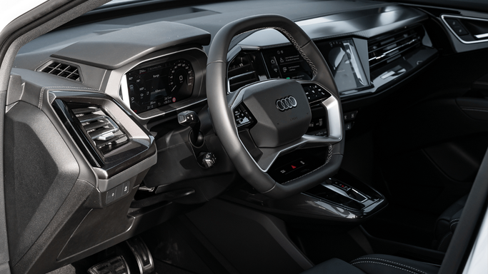 Новый Audi Q4 e-tron 40, 2021 в Дубае от Altass Motors Белый цвет. Other | AUTO.AE