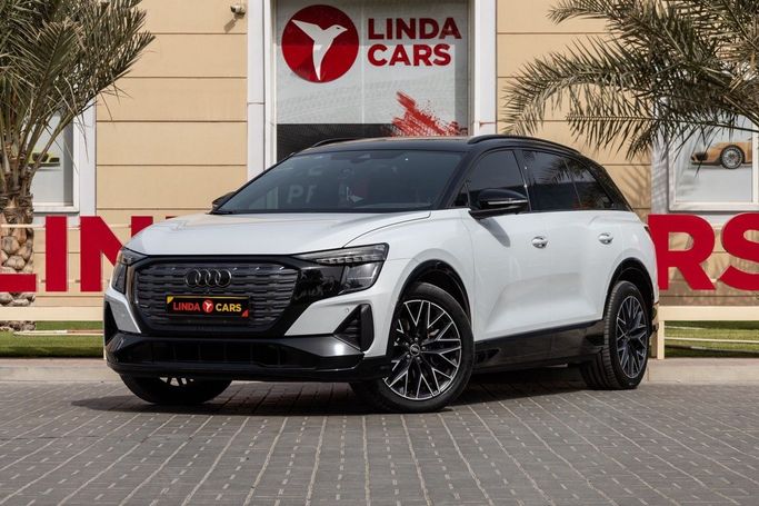 Подержанный Audi Q5 e-tron I, 2023 в Дубае от Linda Cars Белый цвет. Китайская | AUTO.AE