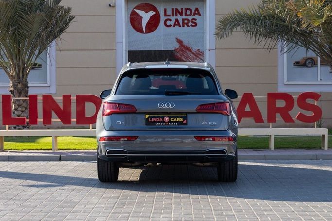Used Audi Q5 II (FY), 2.0 l, 2018 in Dubai by Linda Cars, Grey color. GCC Specs | AUTO.AE