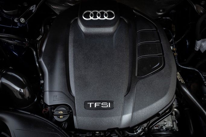 Подержанный Audi Q5 45 TFSI II (FY) Рестайлинг, 2.0 л, 2022 в Дубае от Linda Cars Синий цвет. GCC | AUTO.AE