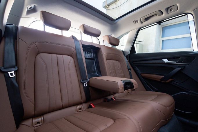 Подержанный Audi Q5 45 TFSI II (FY) Рестайлинг, 2.0 л, 2022 в Дубае от Linda Cars Синий цвет. GCC | AUTO.AE
